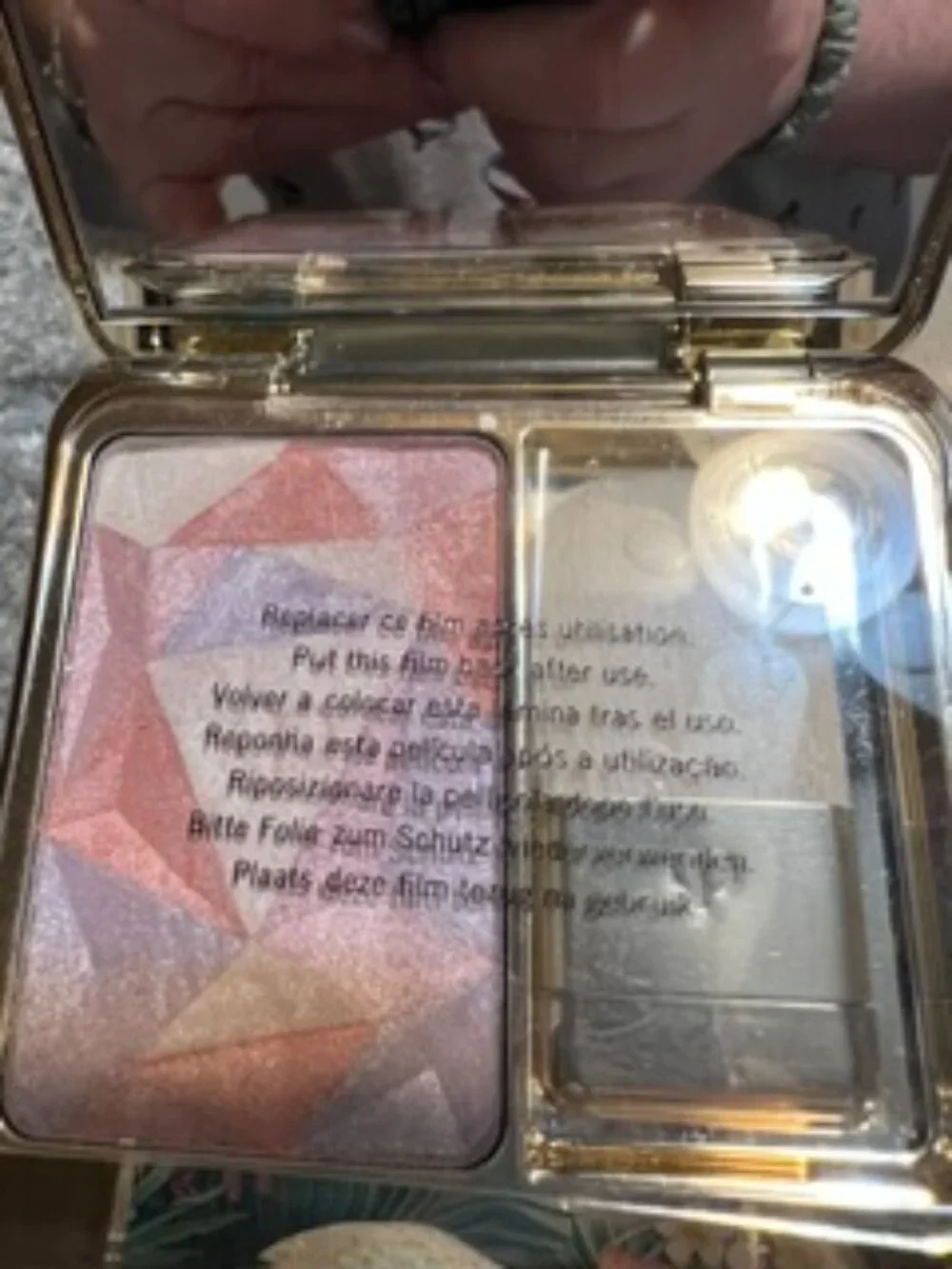 Cle de Peau Luminizing Face Enhancer in Twilight Glow 201 w/ Pouch